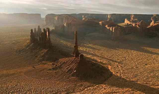 Totem Pole & Yei Bi Chei Overlook