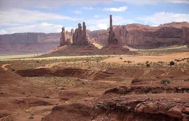Totem Pole & Yei Bi Chei Viewpoint